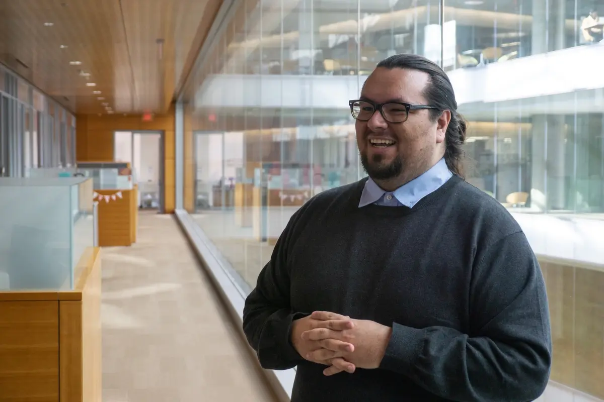 A CHTC facilitator talking with a researcher